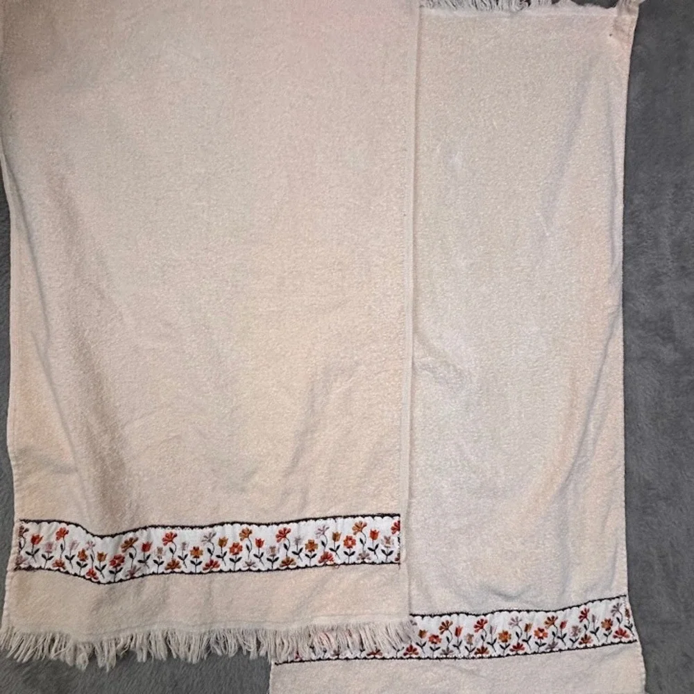 Vintage Cannon Gold Label Embroidered Floral Fringe Bath Towels Cream‎ Set of 2